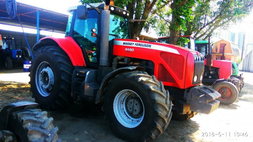 Oldtimer-Traktor des Typs Massey Ferguson 8480,  in Дніпропетровськ (Bild 1)