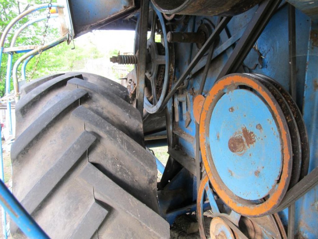 Oldtimer-Mähdrescher des Typs MDW E 512, Neumaschine in Не обрано (Bild 5)