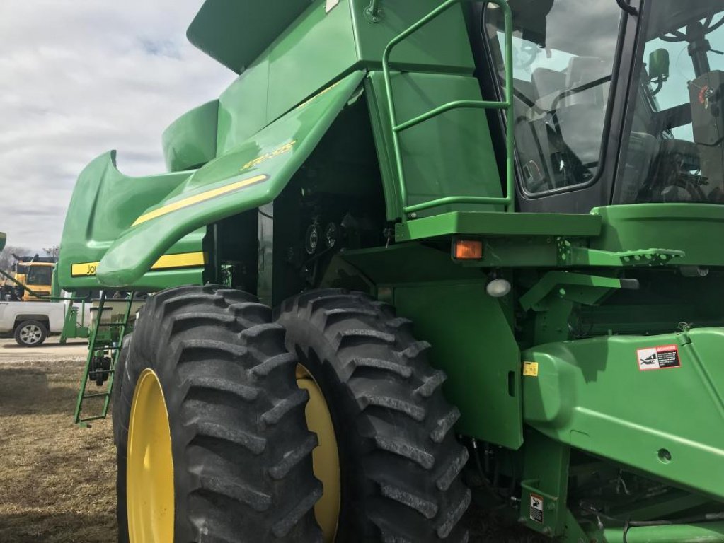 Oldtimer-Mähdrescher des Typs John Deere 9770 STS, Neumaschine in Не обрано (Bild 4)
