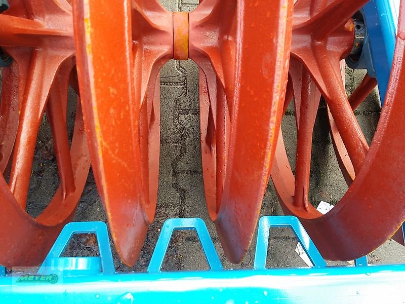 Packer & Walze des Typs Meyer Agrartechnik LFP 16/4, Neumaschine in Andervenne (Bild 9)