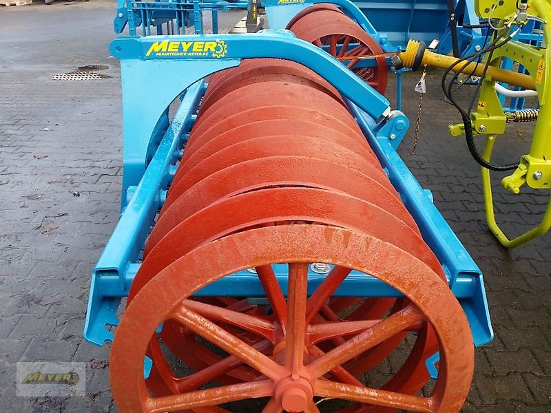 Packer & Walze des Typs WM Meyer LFP 16/4, Neumaschine in Andervenne (Bild 5)