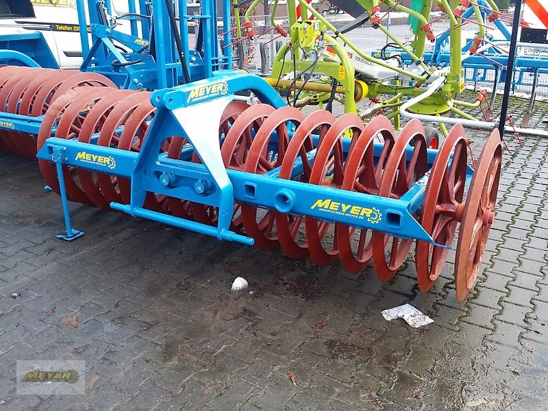 Packer & Walze des Typs WM Meyer LFP 16/4, Neumaschine in Andervenne (Bild 2)