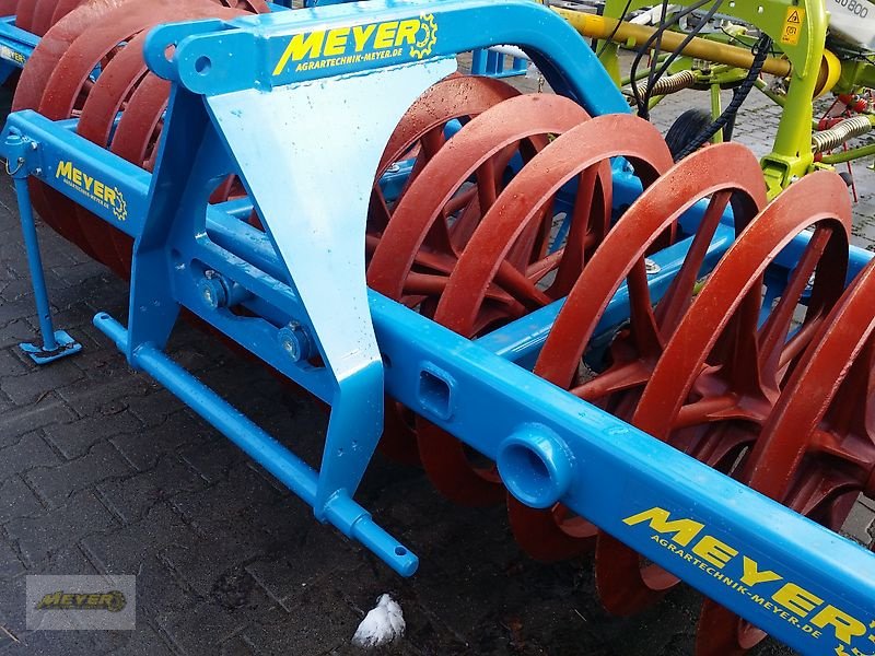 Packer & Walze des Typs WM Meyer LFP 16/4, Neumaschine in Andervenne (Bild 8)