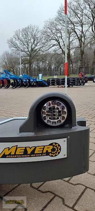 Sonstiges Traktorzubehör des Typs Meyer Agrartechnik UF 800 ZG Frontgewicht, Neumaschine in Andervenne (Bild 19)