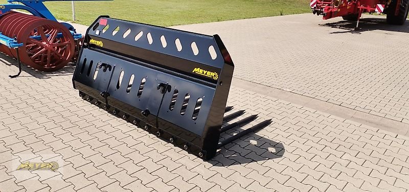 Frontladerzubehör des Typs WM Meyer Dung und Strohgabel DSG 13, Neumaschine in Andervenne (Bild 7)