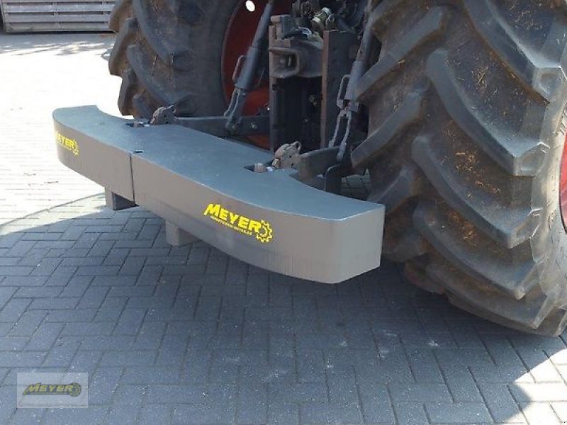 Frontgewicht des Typs WM Meyer HG 1000 Heckgewicht, Neumaschine in Andervenne (Bild 1)