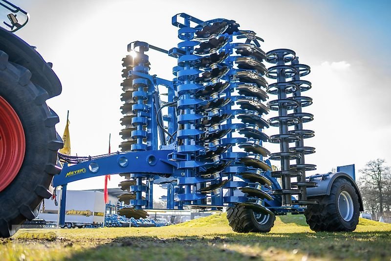 Kurzscheibenegge des Typs Meyer Agrartechnik KSE 6000 F Doppel U-Walze, Neumaschine in Andervenne (Bild 5)