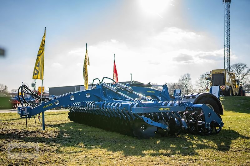 Kurzscheibenegge des Typs Meyer Agrartechnik KSE 6000 F Doppel U-Walze, Neumaschine in Andervenne (Bild 1)
