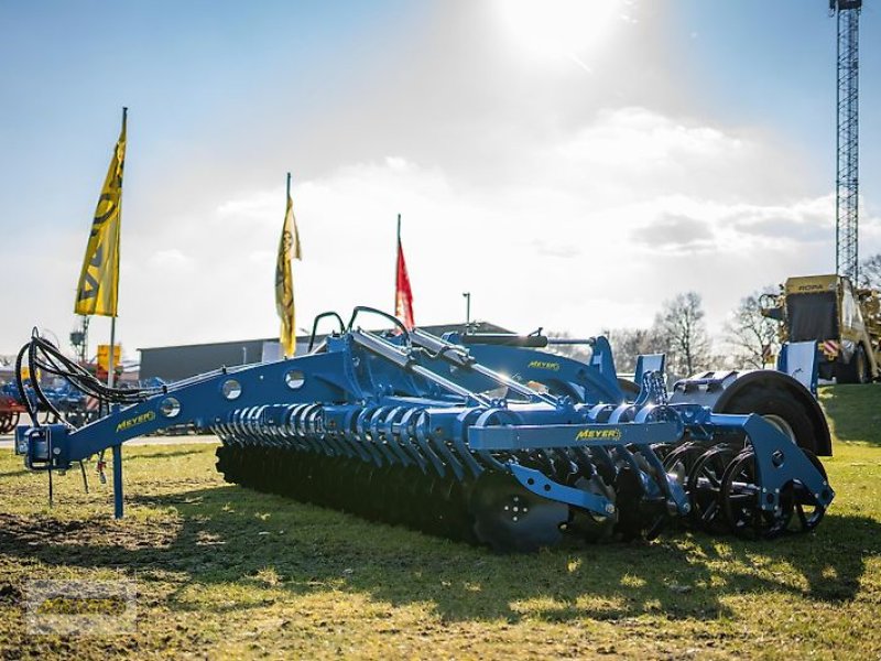 Kurzscheibenegge des Typs Meyer Agrartechnik KSE 6000 F Doppel U-Walze, Neumaschine in Andervenne (Bild 1)