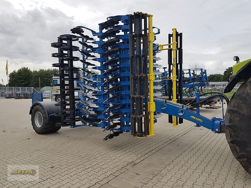 Kurzscheibenegge des Typs Meyer Agrartechnik KSE 6000 F Doppel U-Walze, Neumaschine in Andervenne (Bild 17)