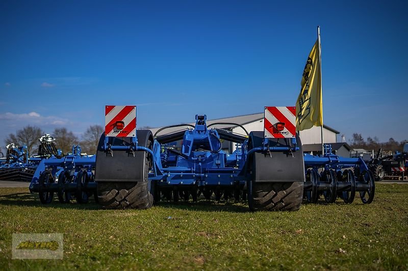 Kurzscheibenegge des Typs Meyer Agrartechnik KSE 6000 F Doppel U-Walze, Neumaschine in Andervenne (Bild 4)