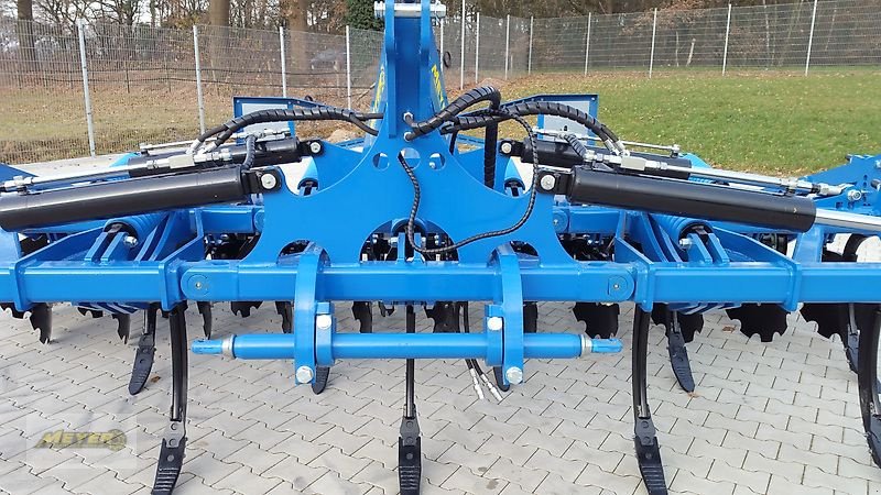 Tiefenlockerer des Typs WM Meyer SZ 5000 Sauzahn, Neumaschine in Andervenne (Bild 12)