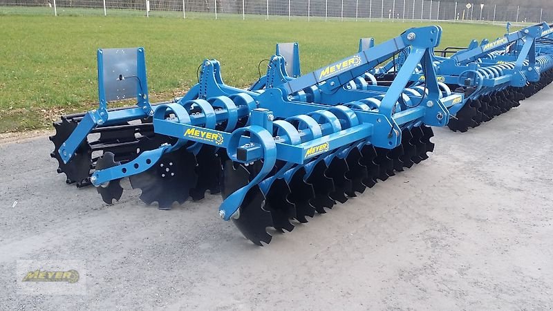 Kurzscheibenegge des Typs Meyer Agrartechnik KSE 3000, Neumaschine in Andervenne (Bild 1)