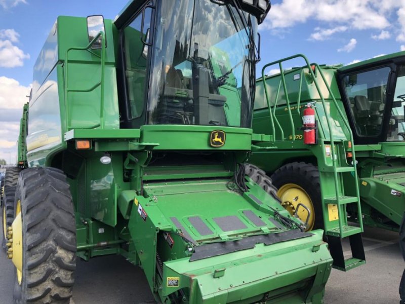 Oldtimer-Mähdrescher des Typs John Deere 9660 STS,  in Київ (Bild 1)