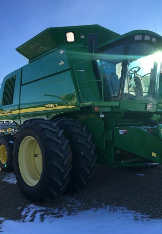 Oldtimer-Mähdrescher des Typs John Deere 9650 STS, Neumaschine in Київ (Bild 4)