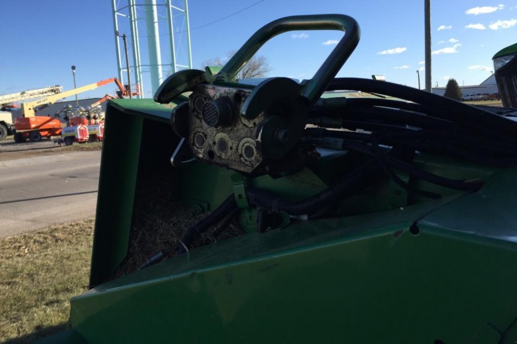 Oldtimer-Mähdrescher des Typs John Deere 9650 STS, Neumaschine in Київ (Bild 4)