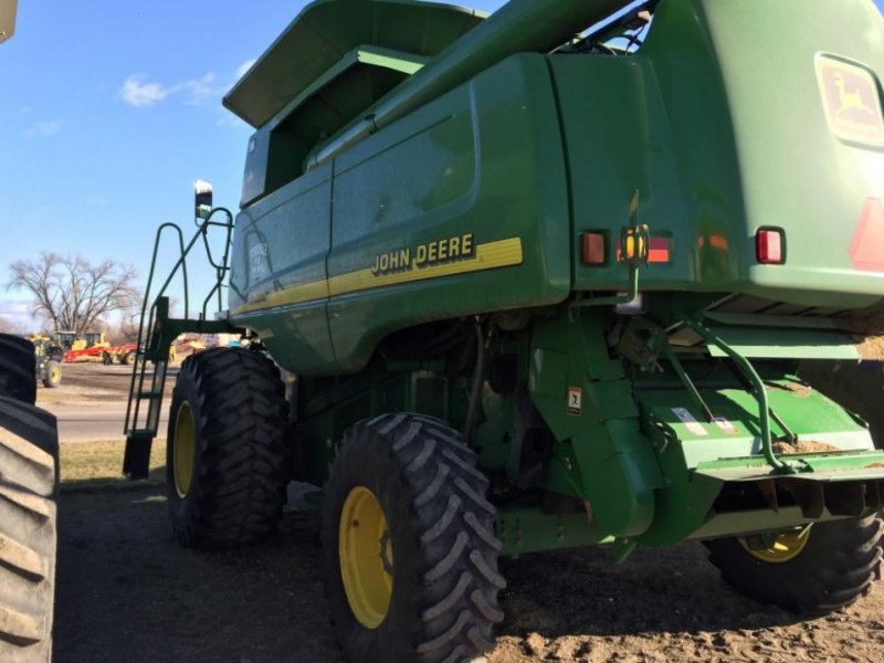 Oldtimer-Mähdrescher des Typs John Deere 9650 STS, Neumaschine in Київ (Bild 1)