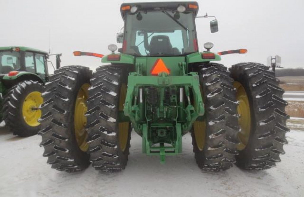 Oldtimer-Traktor des Typs John Deere 8330, Neumaschine in Київ (Bild 4)