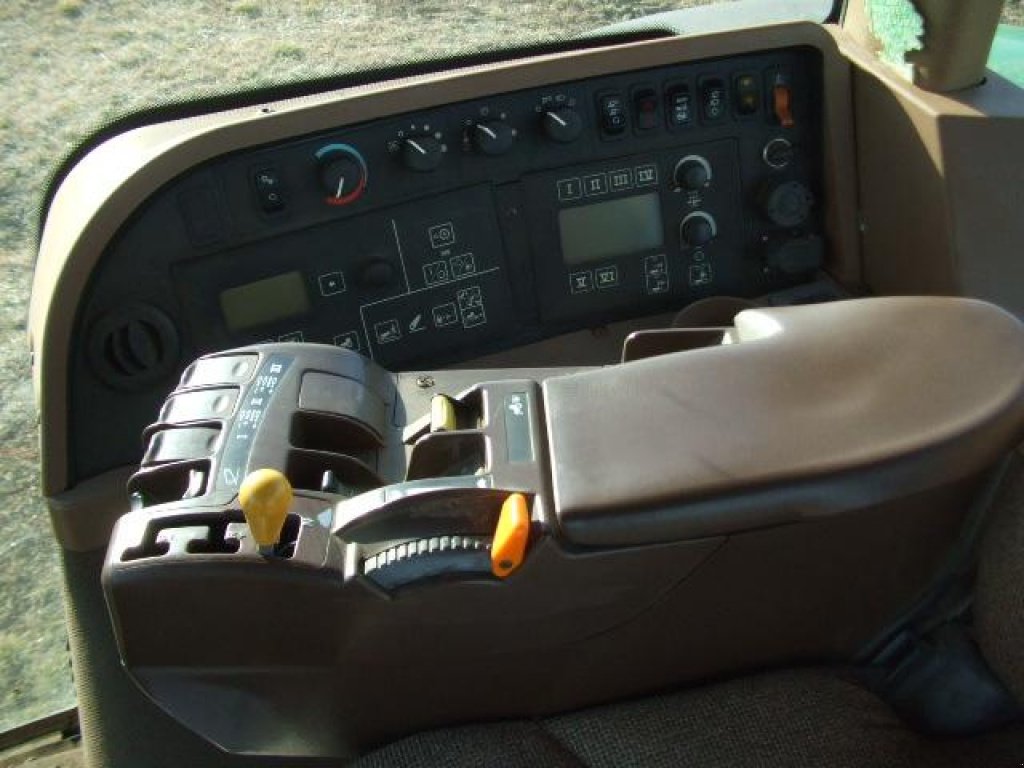 Oldtimer-Traktor des Typs John Deere 8430, Neumaschine in Київ (Bild 5)