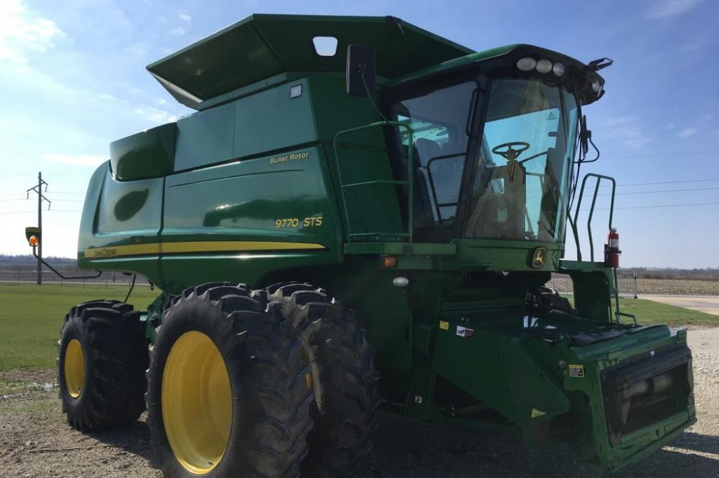 Oldtimer-Mähdrescher des Typs John Deere 9770 STS, Neumaschine in Київ (Bild 2)