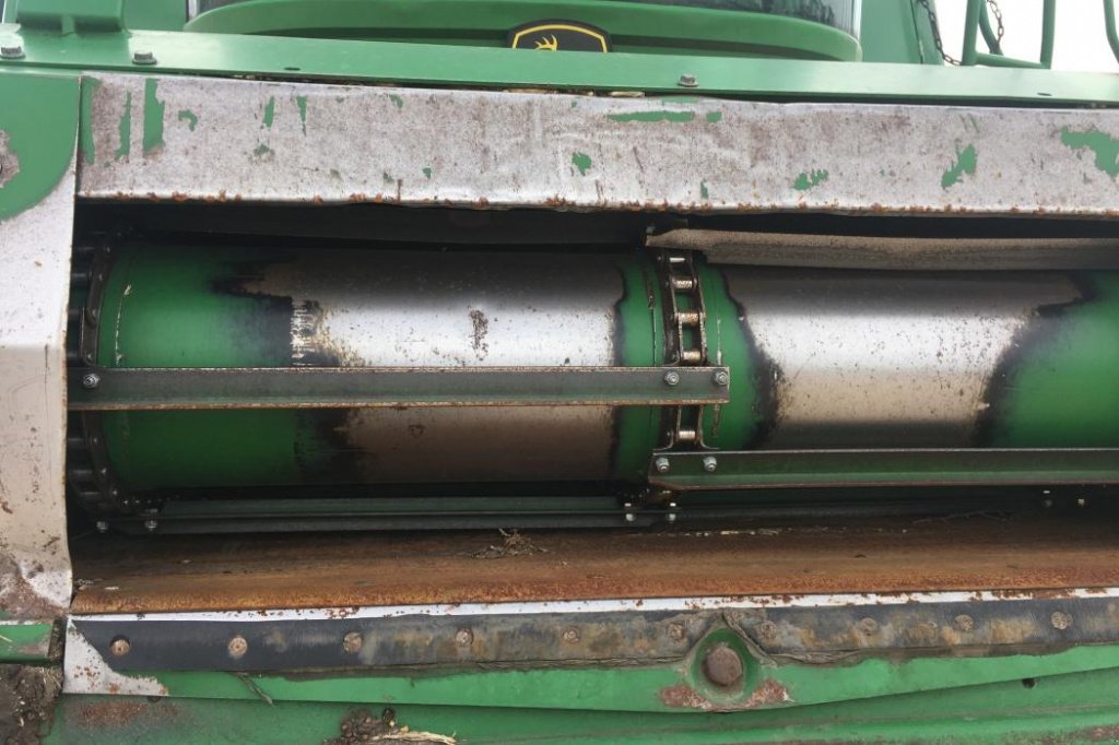 Oldtimer-Mähdrescher des Typs John Deere 9860 STS, Neumaschine in Київ (Bild 10)