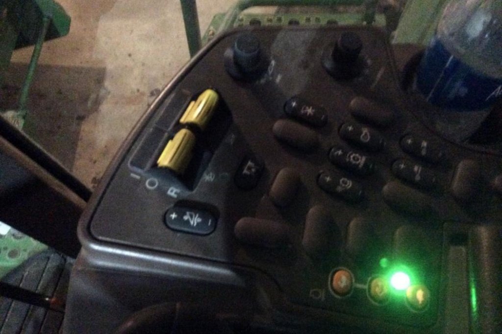 Oldtimer-Mähdrescher des Typs John Deere 9660 STS, Neumaschine in Київ (Bild 5)