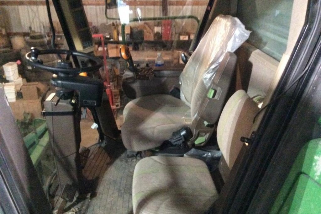 Oldtimer-Mähdrescher des Typs John Deere 9660 STS, Neumaschine in Київ (Bild 6)