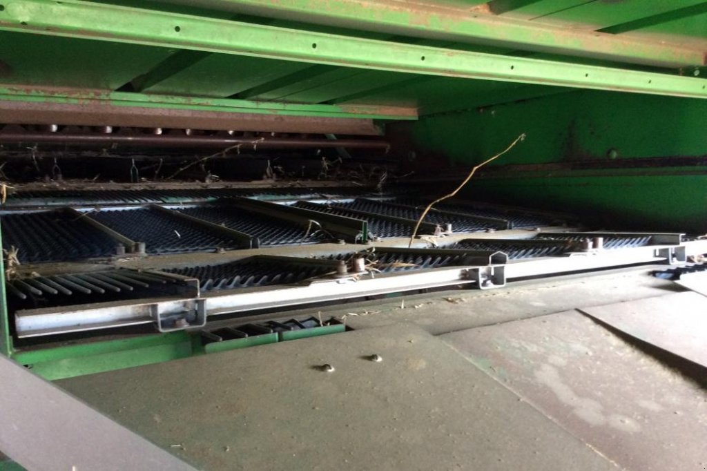 Oldtimer-Mähdrescher des Typs John Deere 9600, Neumaschine in Київ (Bild 7)