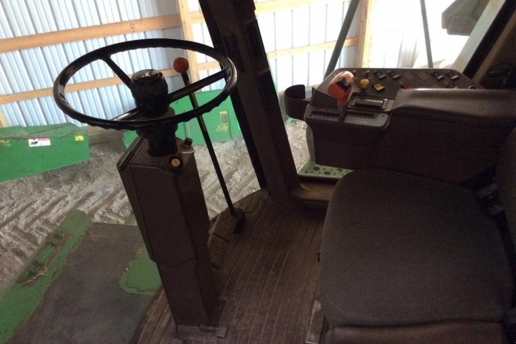 Oldtimer-Mähdrescher des Typs John Deere 9600, Neumaschine in Київ (Bild 1)