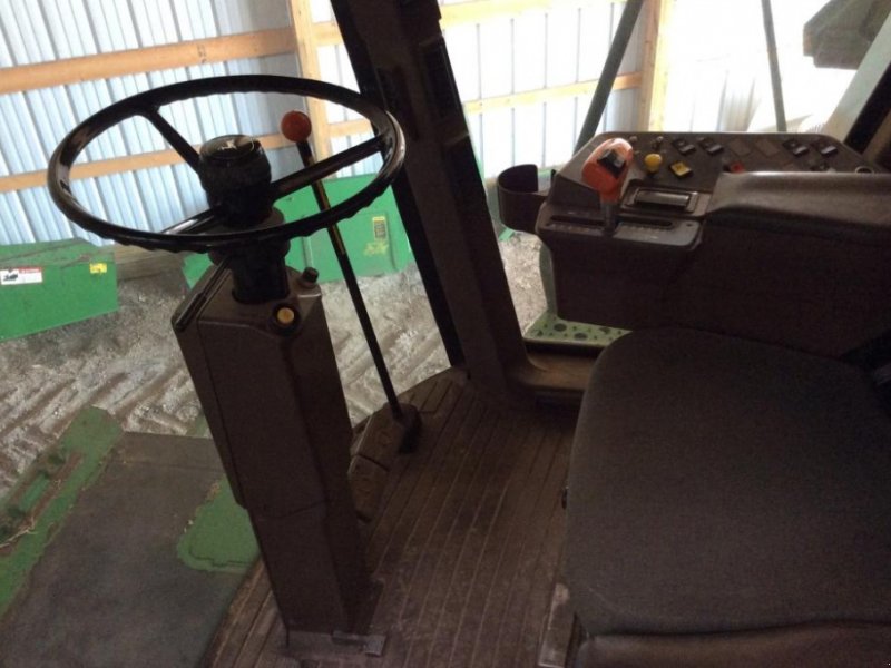 Oldtimer-Mähdrescher des Typs John Deere 9600, Neumaschine in Київ (Bild 1)