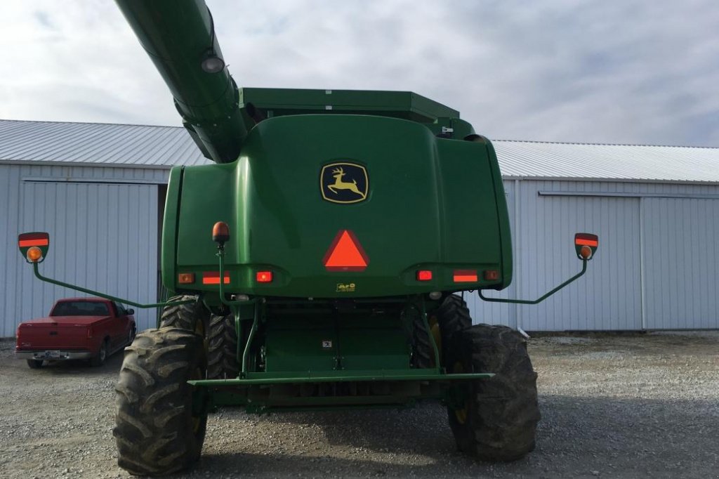 Oldtimer-Mähdrescher des Typs John Deere 9770 STS, Neumaschine in Київ (Bild 3)