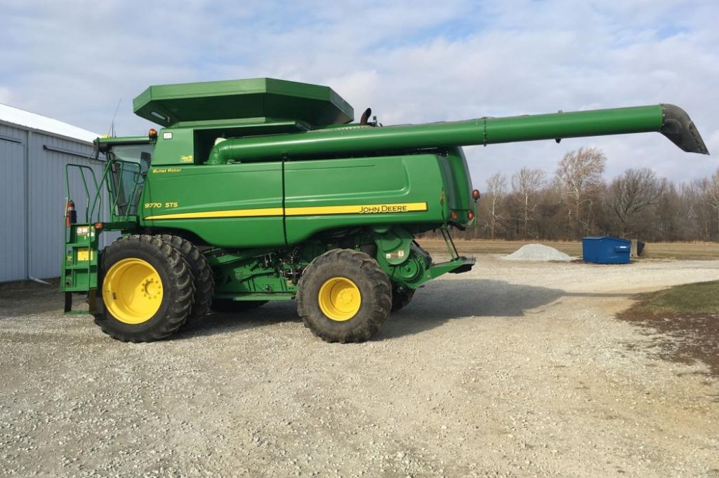 Oldtimer-Mähdrescher des Typs John Deere 9770 STS, Neumaschine in Київ (Bild 1)