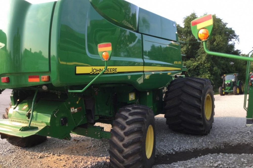 Oldtimer-Mähdrescher des Typs John Deere 9770 STS, Neumaschine in Київ (Bild 4)