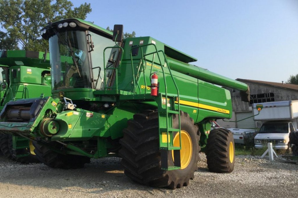 Oldtimer-Mähdrescher des Typs John Deere 9770 STS, Neumaschine in Київ (Bild 1)