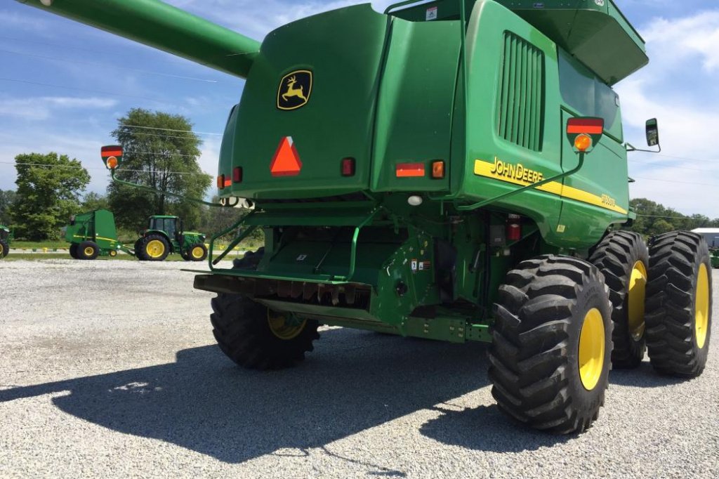 Oldtimer-Mähdrescher des Typs John Deere 9760 STS, Neumaschine in Київ (Bild 5)