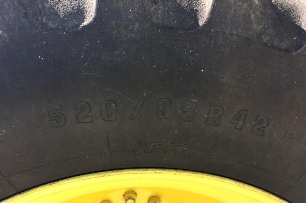 Oldtimer-Mähdrescher des Typs John Deere 9760 STS, Neumaschine in Київ (Bild 6)