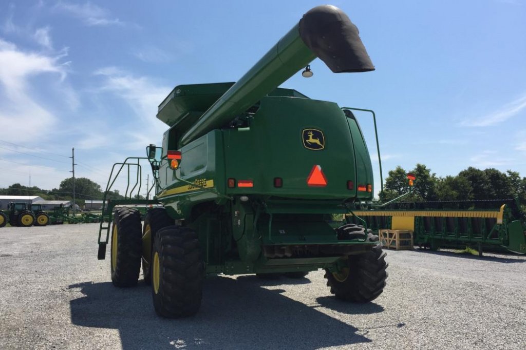 Oldtimer-Mähdrescher des Typs John Deere 9760 STS, Neumaschine in Київ (Bild 4)
