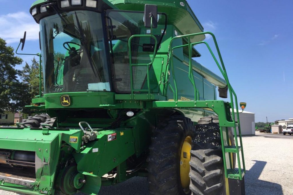 Oldtimer-Mähdrescher des Typs John Deere 9760 STS, Neumaschine in Київ (Bild 1)