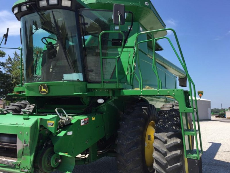 Oldtimer-Mähdrescher des Typs John Deere 9760 STS, Neumaschine in Київ (Bild 1)