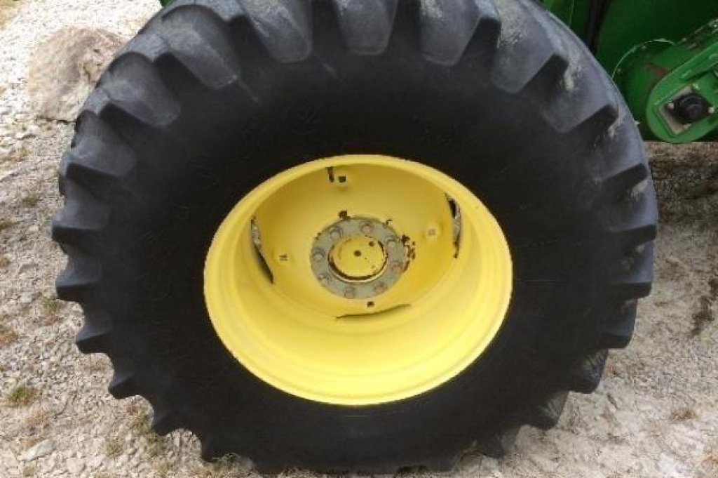 Oldtimer-Mähdrescher des Typs John Deere 9650 STS, Neumaschine in Київ (Bild 7)