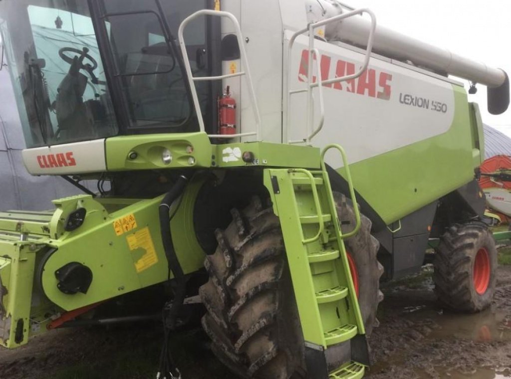 Oldtimer-Mähdrescher des Typs CLAAS Lexion 550, Neumaschine in Пролиски (Bild 3)