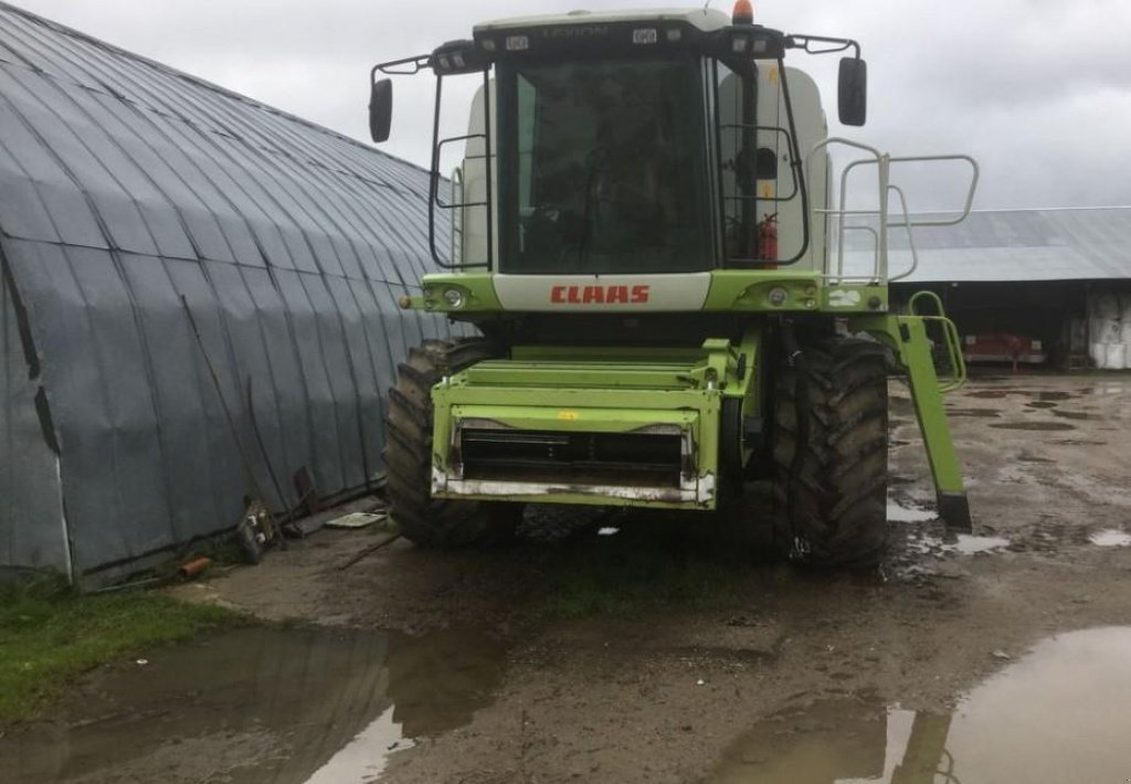 Oldtimer-Mähdrescher des Typs CLAAS Lexion 550, Neumaschine in Пролиски (Bild 10)