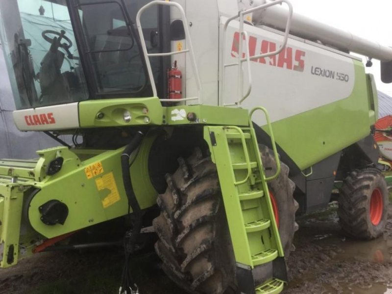 Oldtimer-Mähdrescher des Typs CLAAS Lexion 550, Neumaschine in Пролиски (Bild 1)