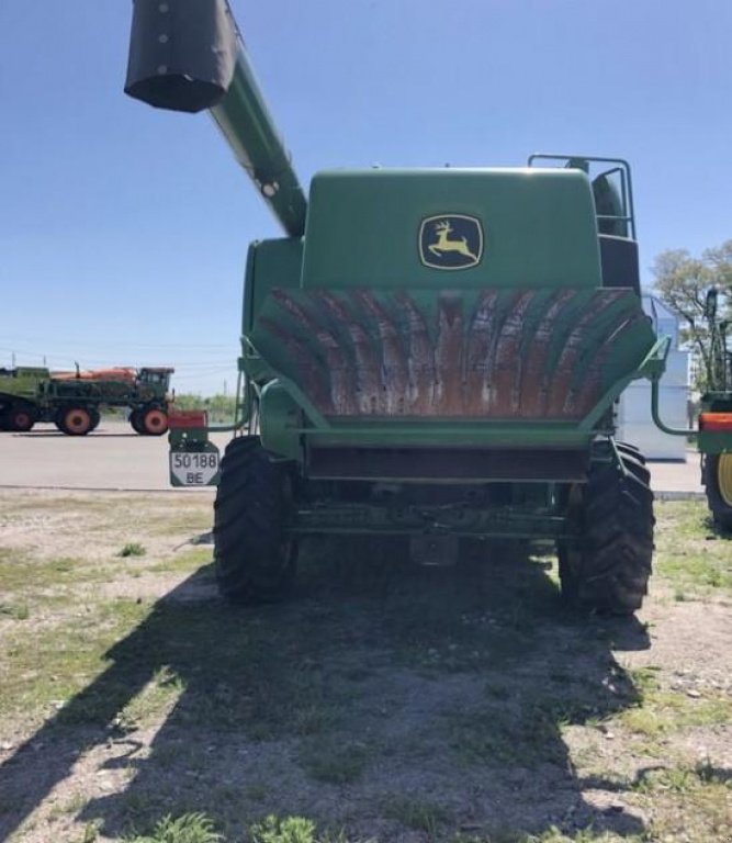Oldtimer-Mähdrescher des Typs John Deere W660,  in Пролиски (Bild 2)