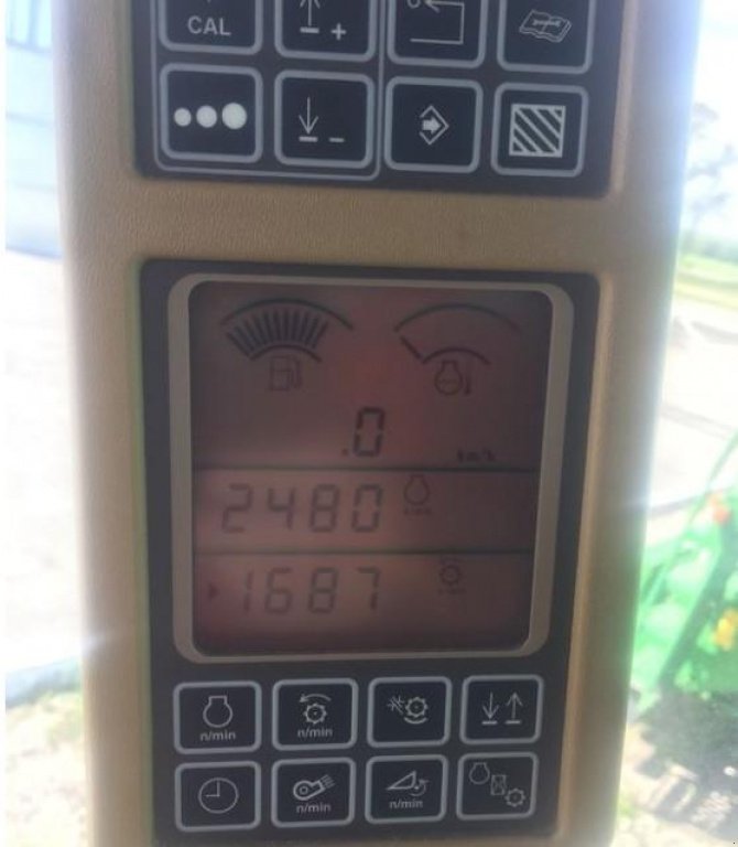 Oldtimer-Mähdrescher des Typs John Deere W660,  in Пролиски (Bild 3)