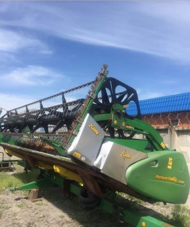 Oldtimer-Mähdrescher des Typs John Deere W660,  in Пролиски (Bild 5)