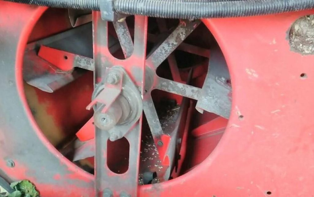 Oldtimer-Mähdrescher des Typs Massey Ferguson 7276, Neumaschine in Варва (Bild 6)