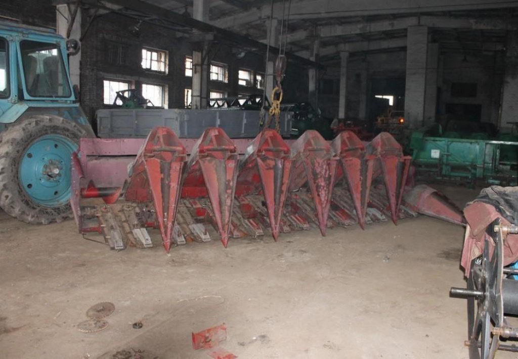 Maispflückvorsatz des Typs Case IH 1083,  in Кіровоград (Bild 1)