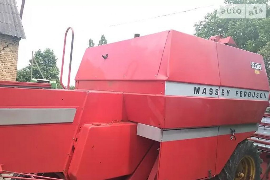 Oldtimer-Mähdrescher des Typs Massey Ferguson 206, Neumaschine in Торчин (Bild 4)