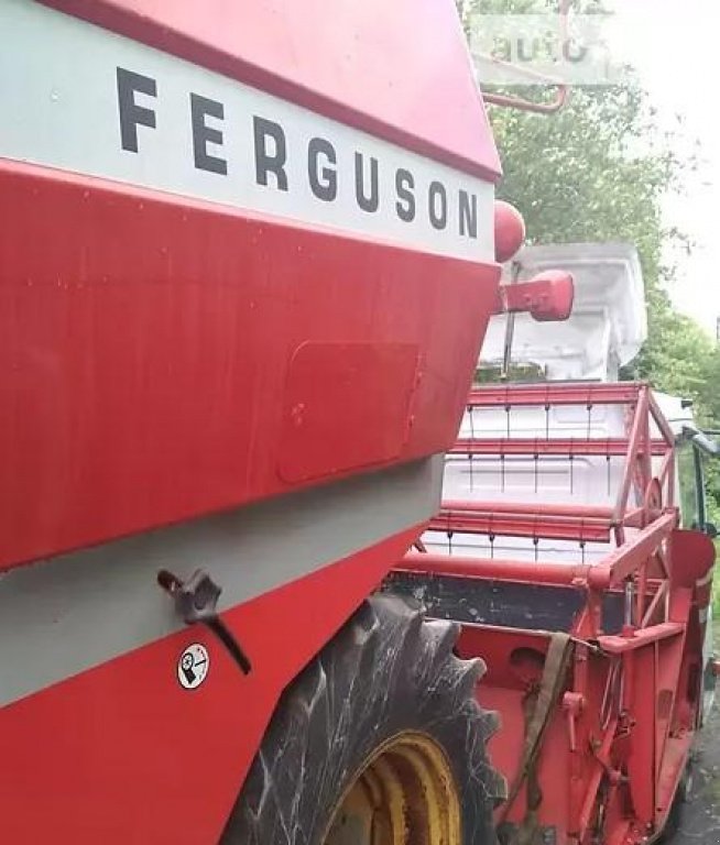 Oldtimer-Mähdrescher des Typs Massey Ferguson 206, Neumaschine in Торчин (Bild 8)